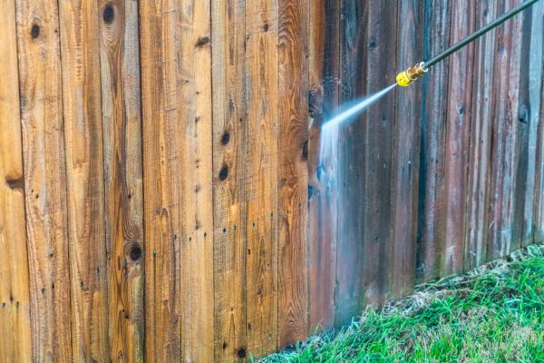 Fence Washing in Charleston