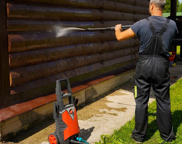 Log Home Pressure Washing in Charleston