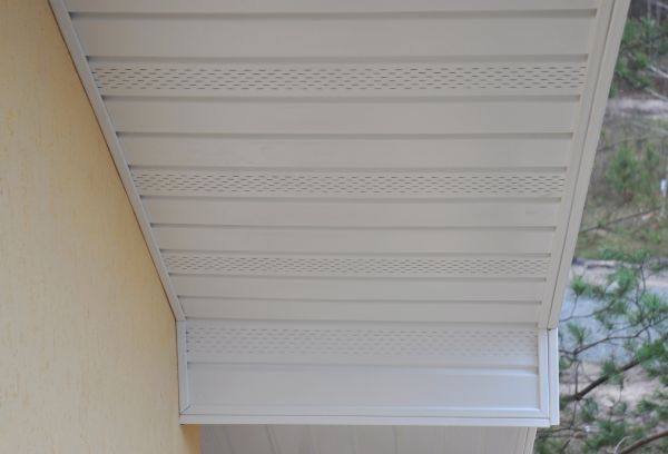 Soffit Dirt Removal in Charleston